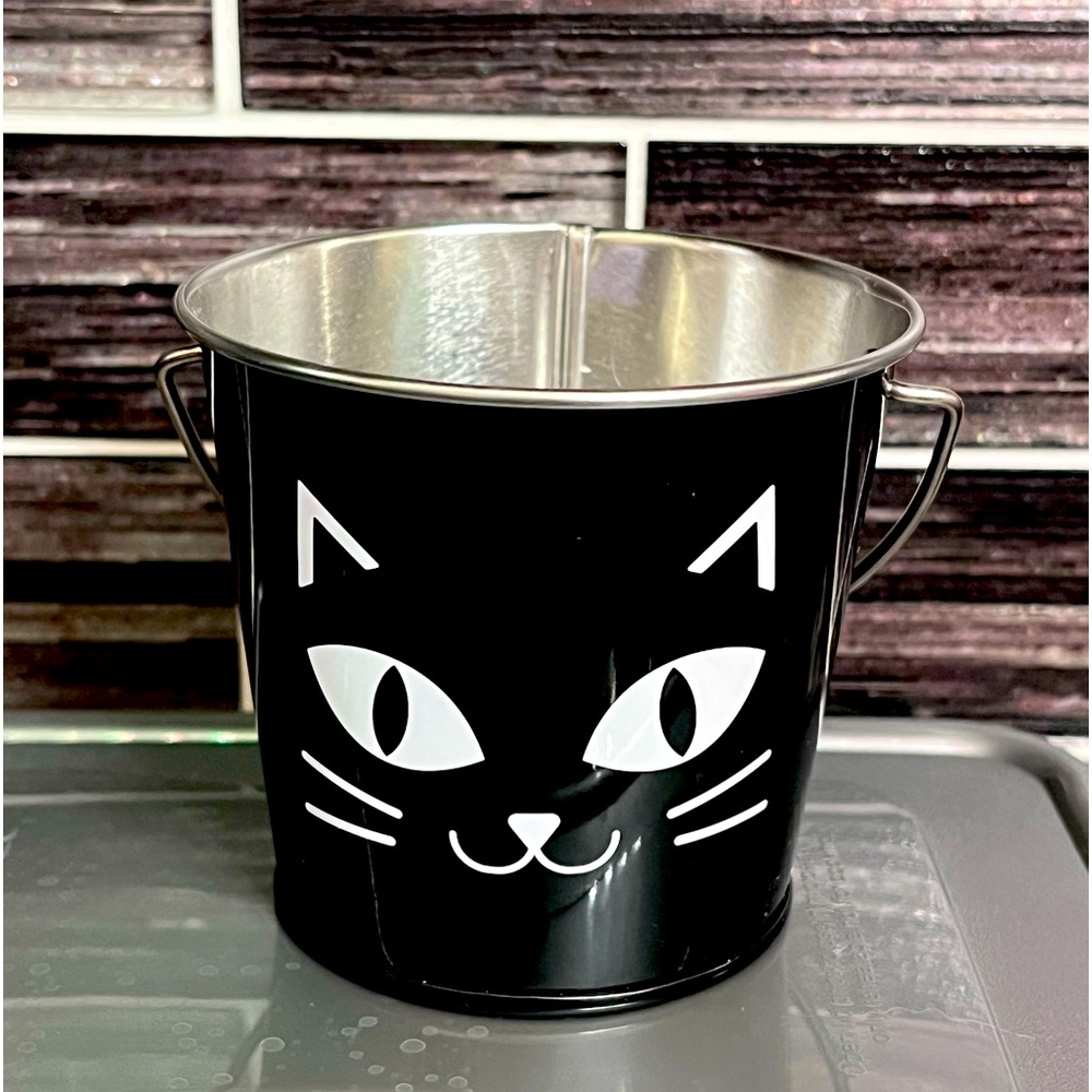 πΈ3/$25 π Target Halloween Witchβs Brew Black Cat Metal Pail Scented Candle - Picture 4 of 12